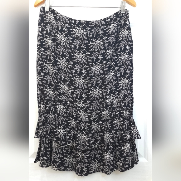 Comptoir Des Cotonniers Dresses & Skirts - NWOT Comptoir des Cotonniers Black White Floral Ruffle Tier Midi Skirt M